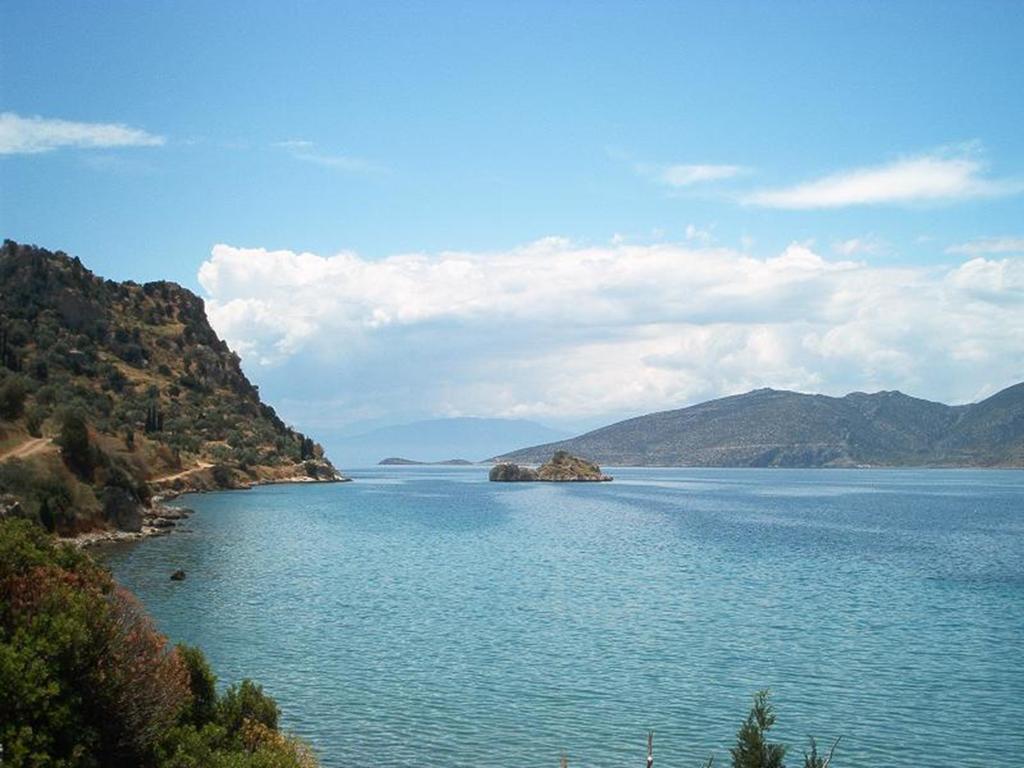 Iridanos Hotel Antikyra Luaran gambar